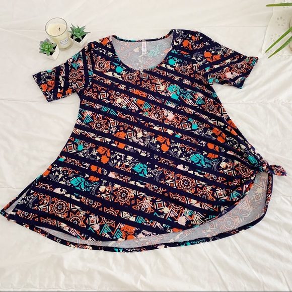 LuLaRoe Tops - Like NEW!! LuLaRoe Vibrant Pattern Perfect Tee
